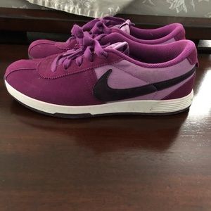 Nike sneakers Size 7